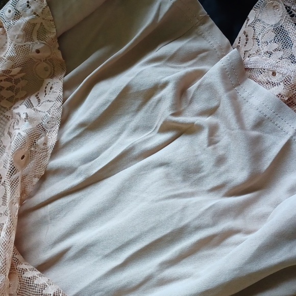 Unithorse Hi-low shimmering Lace texture puff sleeve - Picture 9 of 9